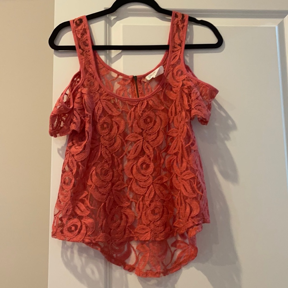 Women’s cold shoulder tank
